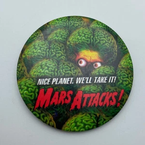 Mars Attacks 1996 Movie Promotional Button Pin Vintage Tim Burton Sci Fi Horror - Picture 1 of 3