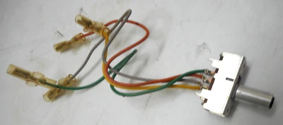 GRABADORA DE CASETE PORTÁTIL FM/AM HITACHI TRK-1211H - INTERRUPTOR DE MONITOR - SALIDA DE SEPARACIÓN Foto 1 de 3