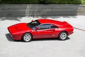 Retro Ferrari 1984 - 1985 Vintage Coche Rojo Alta Resolución Decoración de Pared Impreso Póster Fotográfico - Imagen 1 de 1