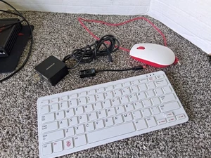 Raspberry Pi Offizielle Tastatur & Maus Combo für Pi - Bild 1 von 18