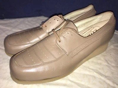 P. W. Minor Orthopedic Beige Lace Up Wedge Heel Comfort Shoe 11 AA Narrow B - Image 1 of 4