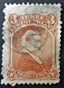 NEWFOUNDLAND # 33 VF USED VERMILION AT.$250 CAN.SHIP $1.99 COMB.SHIP - Picture 1 of 2