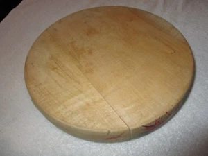 Vintage round cutting block with roosters around the edge. Primitive - Picture 1 of 6