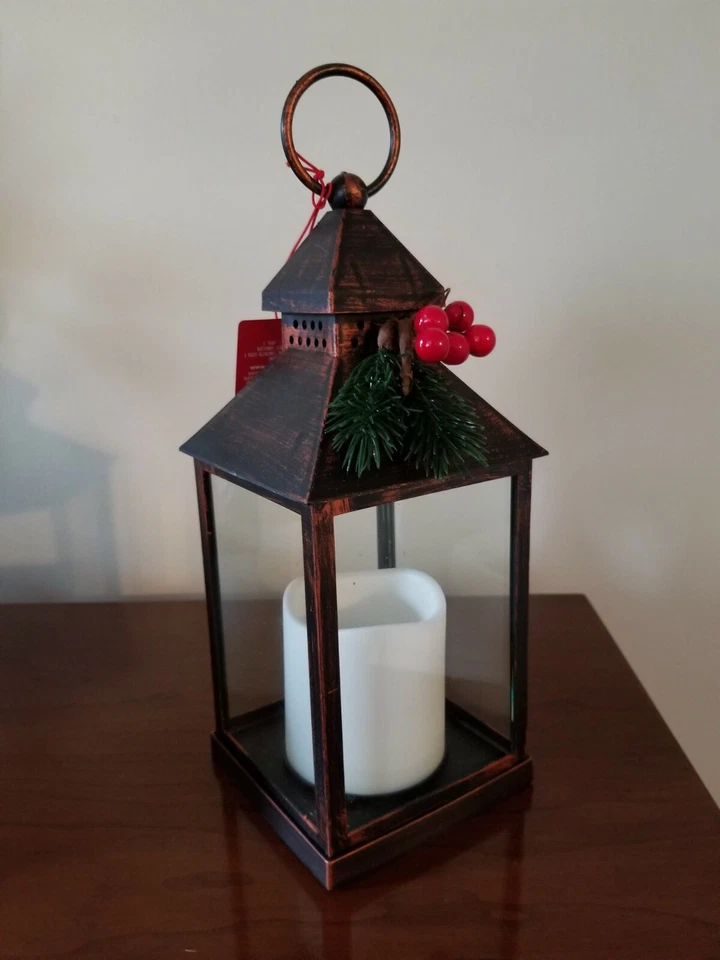 CHRISTMAS HOLIDAY NIGHT SPLENDOR FLAMELESS LED LANTERN, Batteries included - Image 1 of 1