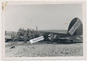 Foto Flugzeug Heinkel He 111 Bruchlandung  (8381a) - Bild 1 von 2