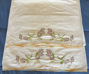 Vintage Std. Pillowcase ~ White ~ Crocheted Edge Leaves Fall Pattern - Picture 1 of 2