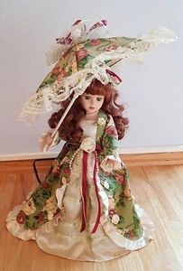 Nostalgie-Sammlerpuppe mit Sonnenschirm beleuchtet - Bild 1 von 4