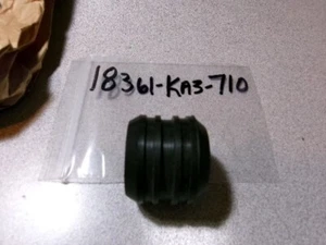 1983 HONDA CR125 CR 125 RUBBER MUFFLER SEAL JOINT PIPE NOS OEM 18361-KA3-710 - Imagen 1 de 5