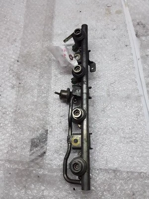 Fuel Injection Parts Fuel Injector 4 Cylinder w/ Line 98-04 FRONTIER Z-114P - Image 1 of 4