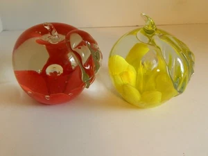 WHEATONWARE EXCLUSIVE 1974 CONTROLLED BUBBLE GLASS RED YELLOW APPLE PAPERWEIGHTS - Picture 1 of 5