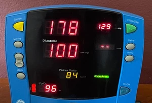 GE DINAMAP V100 PATIENTENMONITOR. - Bild 1 von 5