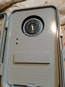 Intermatic DTAV40 Elektromechanische 24 Std Abtauzeitschaltuhr Nema 3R 120V/240V B20 - Bild 1 von 5