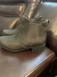 UGG Bonham III Waterproof Chelsea Boot, Dark Green  Leather, Womens Size 7.5 - Picture 1 of 7