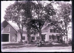 ANTIQUE GLASS NEGATIVE, LARGE FARMHOUSE WITH ATTACHED BARN, UNKNOWN LOCATION - Picture 1 of 1