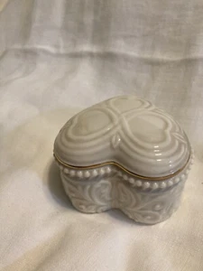 Lennox porcelain heart box - Picture 1 of 8
