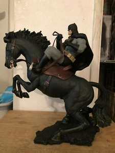 BATMAN STATUE 1ST DARK KNIGHT RETURNS A CALL TO ARMS YEAR OF THE HORSE SPECIAL - Picture 1 of 8