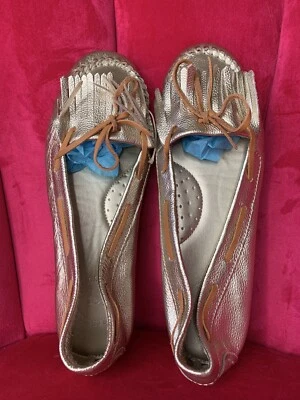 Zapatos sin cordones GAP para mujer de cuero dorado mocasín planos tejidos talla 9 Foto 1 de 4