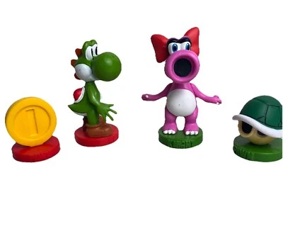 Nintendo Super Mario Bros Chess Set Replacement Piece Birdo & Yoshi Cake Toppers - Image 1 of 4