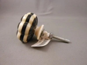 NOS Vtg Brown & Tan Flower 1.5" x 1" Drawer Pull Know Plastic - Picture 1 of 6