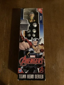 Neu im Karton Thor Actionfigur Marvel Avengers Titan Hero Serie Hasbro 12" 2016 Neu - Bild 1 von 8