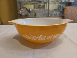 Vintage Pyrex 444, 4Qt Butterfly Gold Orange 13" Cinderella Mixing Bowl 1851390 - Picture 1 of 6