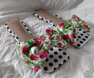 Sandalias planas Betsey Johnson Daisyy para mujer talla 7M cerezas lunares - Imagen 1 de 11