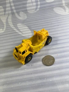 HOT WHEELS = CATERPILLAR 657E WHEEL TRACTOR SCRAPER = YELLOW - Picture 1 of 3