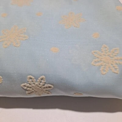 Vestido de Navidad vintage azul flocado copo de nieve tela satinada 36"x 44" Foto 1 de 4