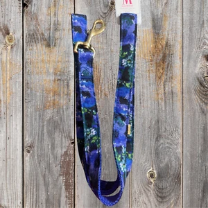 Correa de diseñador floral azul Isaac Mizrahi para perro 6 pies x 1 pulgada - Imagen 1 de 5