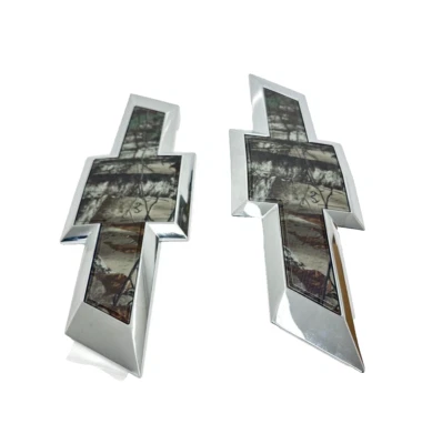 GM 2017 Silverado 1500 REALTREE Front & Rear Emblem Set 84244765 - Image 1 of 4