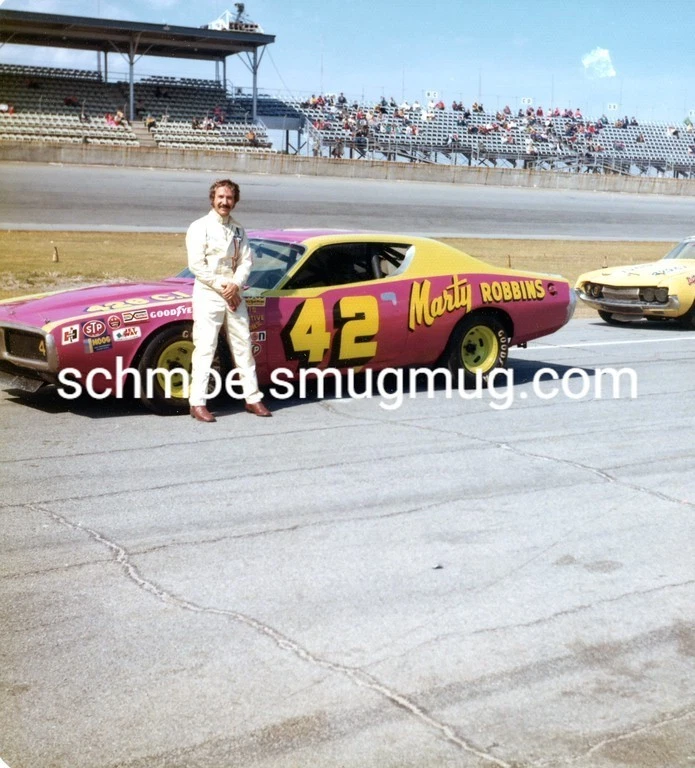 Marty Robbins 1973; Daytona 500 NASCAR; 4' X 4" - reimpresión del original Foto 1 de 1
