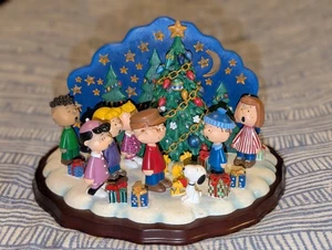 Peanut’s Christmas Carolers By The Danbury Mint Candle Holder Snoopy Tree Rare - Picture 1 of 11