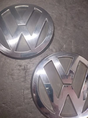 Volkswagen Beetle OEM Emblema Paquete Delantero Y Trasero 06 07 08 09 10 SALVAGE Leer Foto 1 de 4