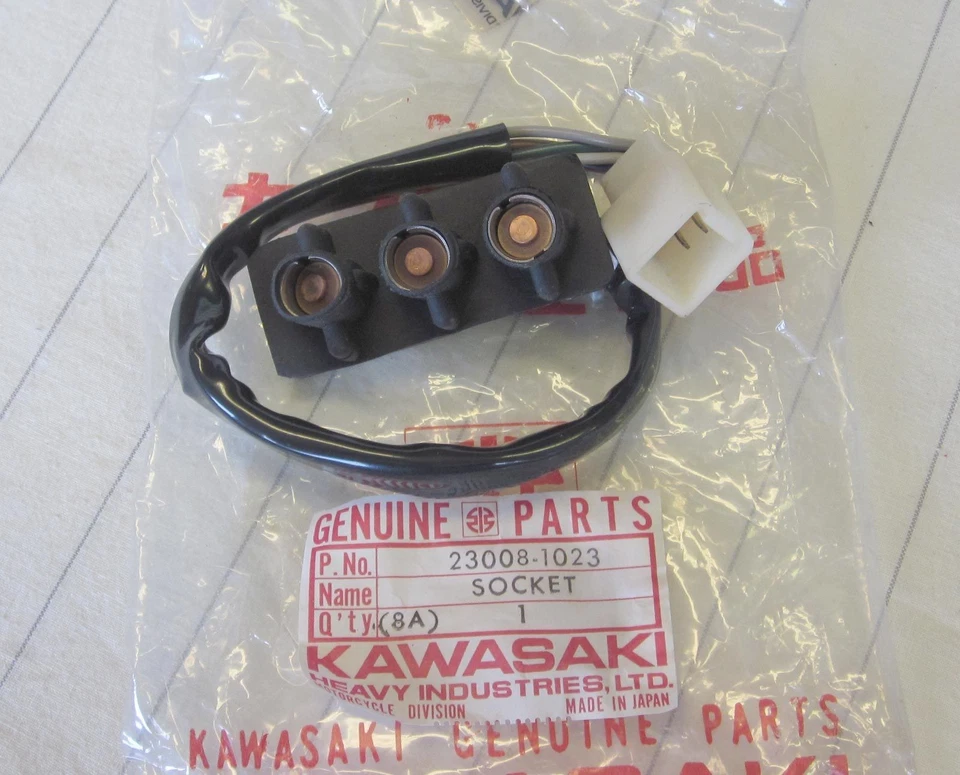 Kawasaki KZ400 B1 B2 KZ440 B1 B2 1978-1981 Conjunto de enchufe, lámpara piloto 23008-1023 Nuevo de Lote Antiguo Foto 1 de 1
