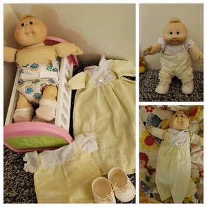 DE COLECCIÓN PARCHE DE REPOLLO NIÑOS Preemie CABELLO RUBIO OJOS VERDES 2 TRAJES - Imagen 1 de 13