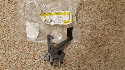 PESTILLO CAPÓ MAZDA MILLENIA 2001-2002 NUEVO FABRICANTE DE EQUIPOS ORIGINALES # T060-56-630 Foto 1 de 4