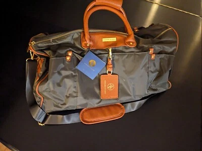 Bolso de lona de nailon Adrienne Vittadini. Nuevo con etiquetas. $380 Minorista. Precioso. Verde oliva Foto 1 de 4