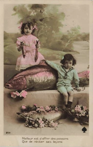 VINTAGE APRIL 1 1er AVRIL TINTED RPPC CHILDREN AND FISH FRENCH POSTCARD 033122 R - Picture 1 of 2