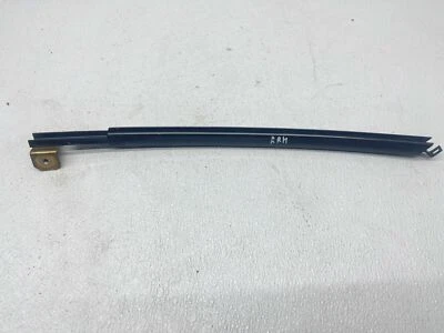 Mercedes-Benz W124 E300D 1995 sedán puerta trasera derecha moldura OEM Foto 1 de 2