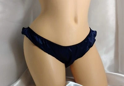 Bragas Flutter satinadas azul marino estilo de colección Foto 1 de 4