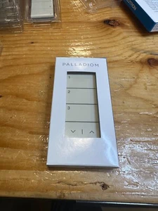 Lutron PBT-RW-LA-E QS Tastiera di ricambio per palladioma cablata (mandorla chiara) - Foto 1 di 4