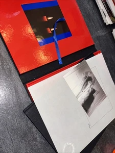 Jon J Muth Mythology of An Abandoned City S&N HC #489/500 en estuche bandeja SIN CD - Imagen 1 de 24