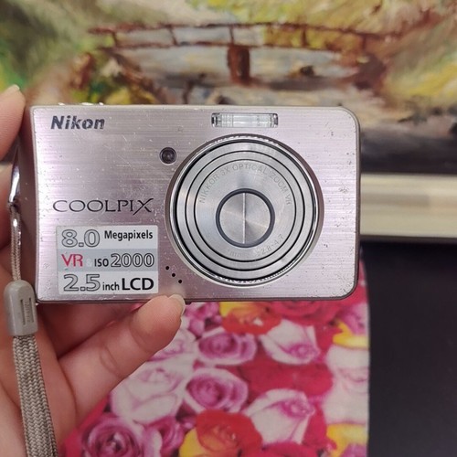 Nikon COOLPIX S520 8.0MP 3x Optical Zoom Compact Digital Camera