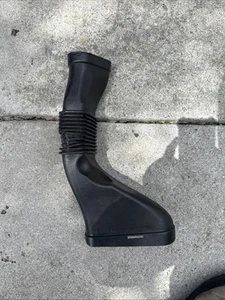 Manguera conducto admisión aire delantera izquierda AMG Mercedes OEM 2010-2013 E63 A1560941582 - Imagen 1 de 6
