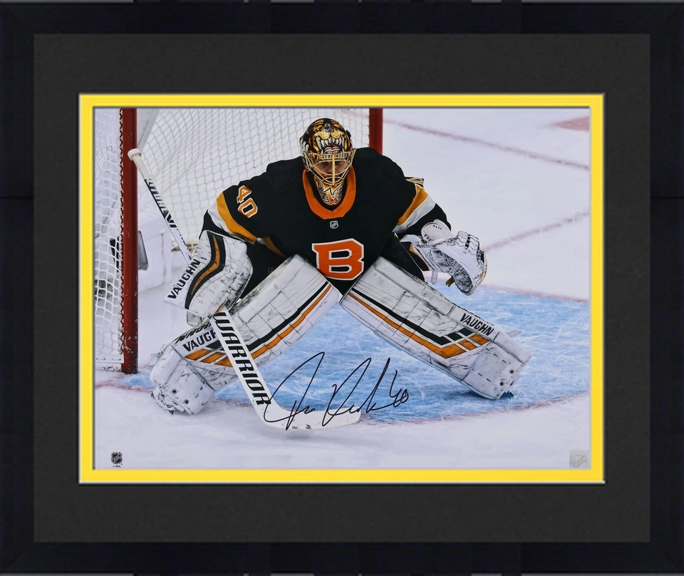 Foto enmarcada Tuukka Rask Boston Bruins firmada 16x20 negra alternativa en red Foto 1 de 1