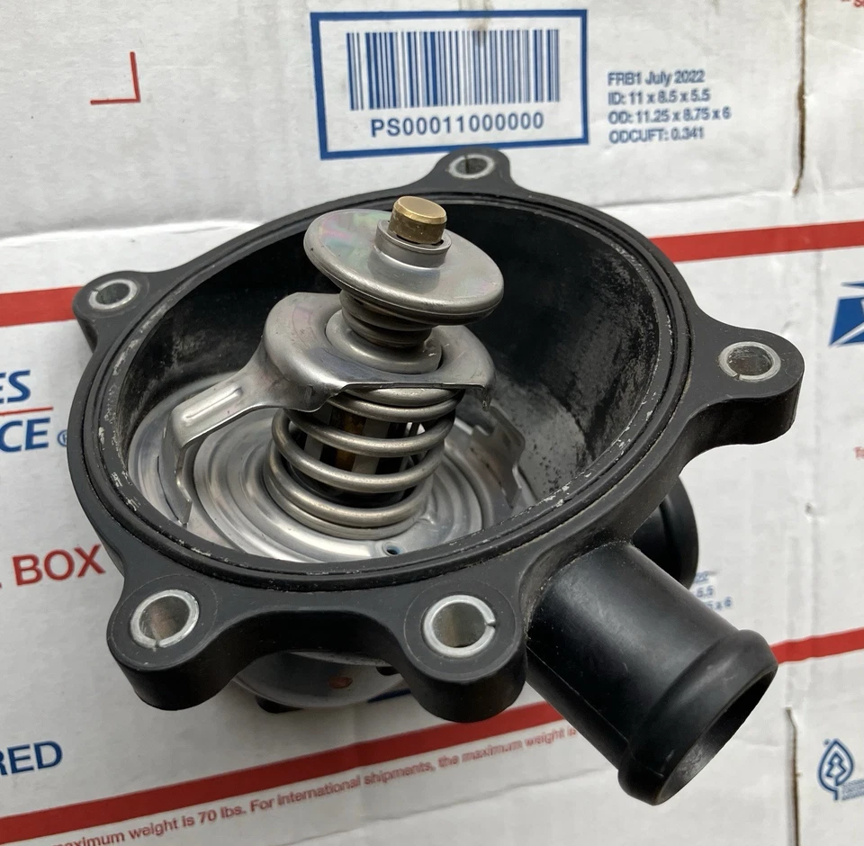 Termostato motor V8 original 07-11 AUDI Q7 A6 Quattro S6 A8 S8 VW Touareg 4,2 L Foto 1 de 4