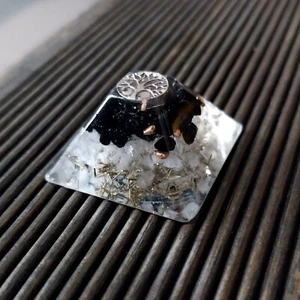 Orgonit Pyramide mini, mit Baum des Lebens, Edelsteine Schutz Shungit Orgon (05) - Bild 1 von 4
