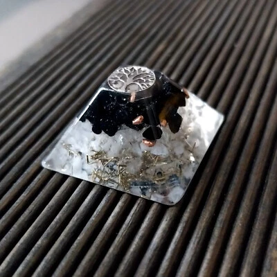 Orgonit Pyramide mini, mit Baum des Lebens, Edelsteine Schutz Shungit Orgon (05) - Bild 1 von 4