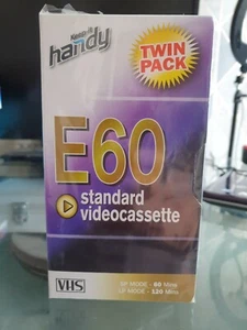2 x 1 HOUR HANDY VHS E60 BLANK VIDEO VCR TAPE CASSETTE CASSETTES - NEW - Foto 1 di 4