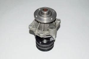 BMW E90 M3 4.0 E92 E93 E60 E61 E63 E64 Bomba De Refrigerante Mecánica - Picture 1 of 4